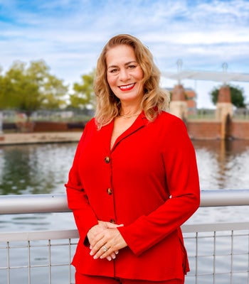 Portrait of Ameli Tormey, REALTOR®.